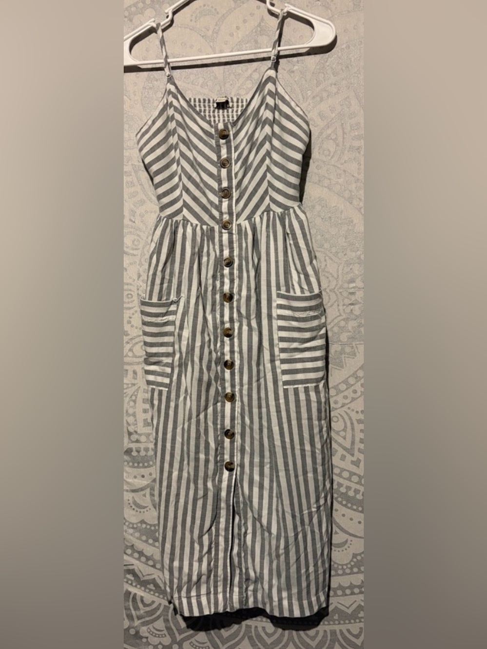 🦅 American Eagle Grey White Striped Button-Front Midi Dress | Size Medium ✨